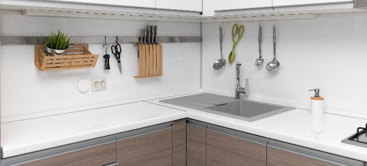white laminate kitchen worktop