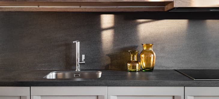black minimalist kitchen